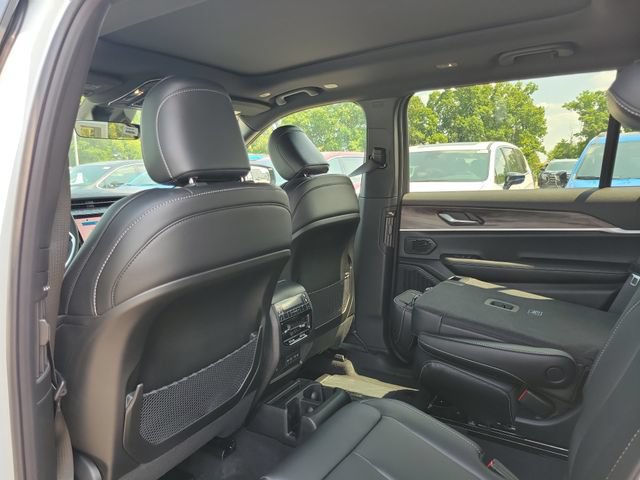 New 2026 Jeep Grand Cherokee L Limited w/ Limited Altitude Package AWD/4WD image 9