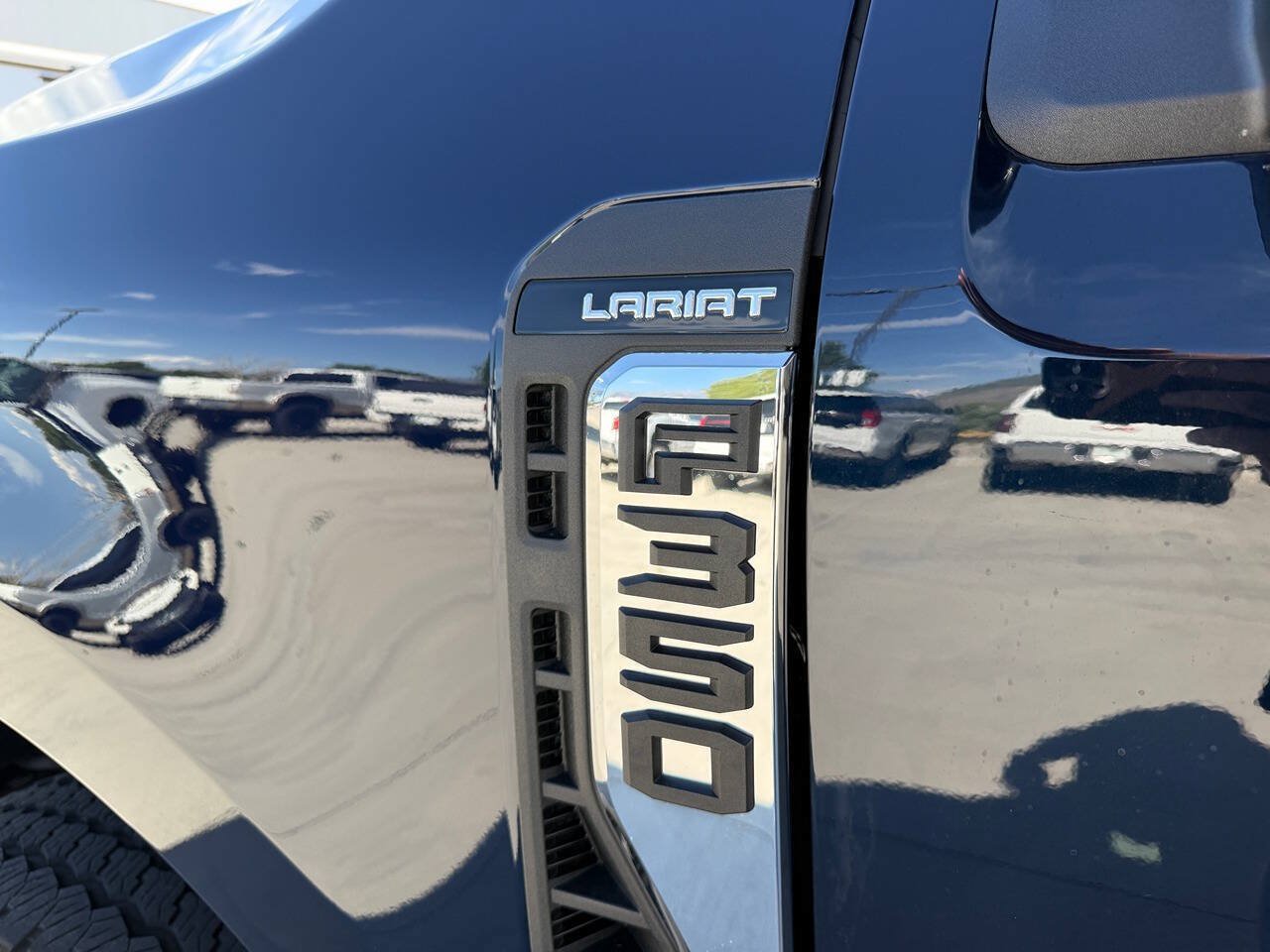 Used 2025 Ford F350 Lariat w/ FX4 Off-Road Package AWD/4WD image 10