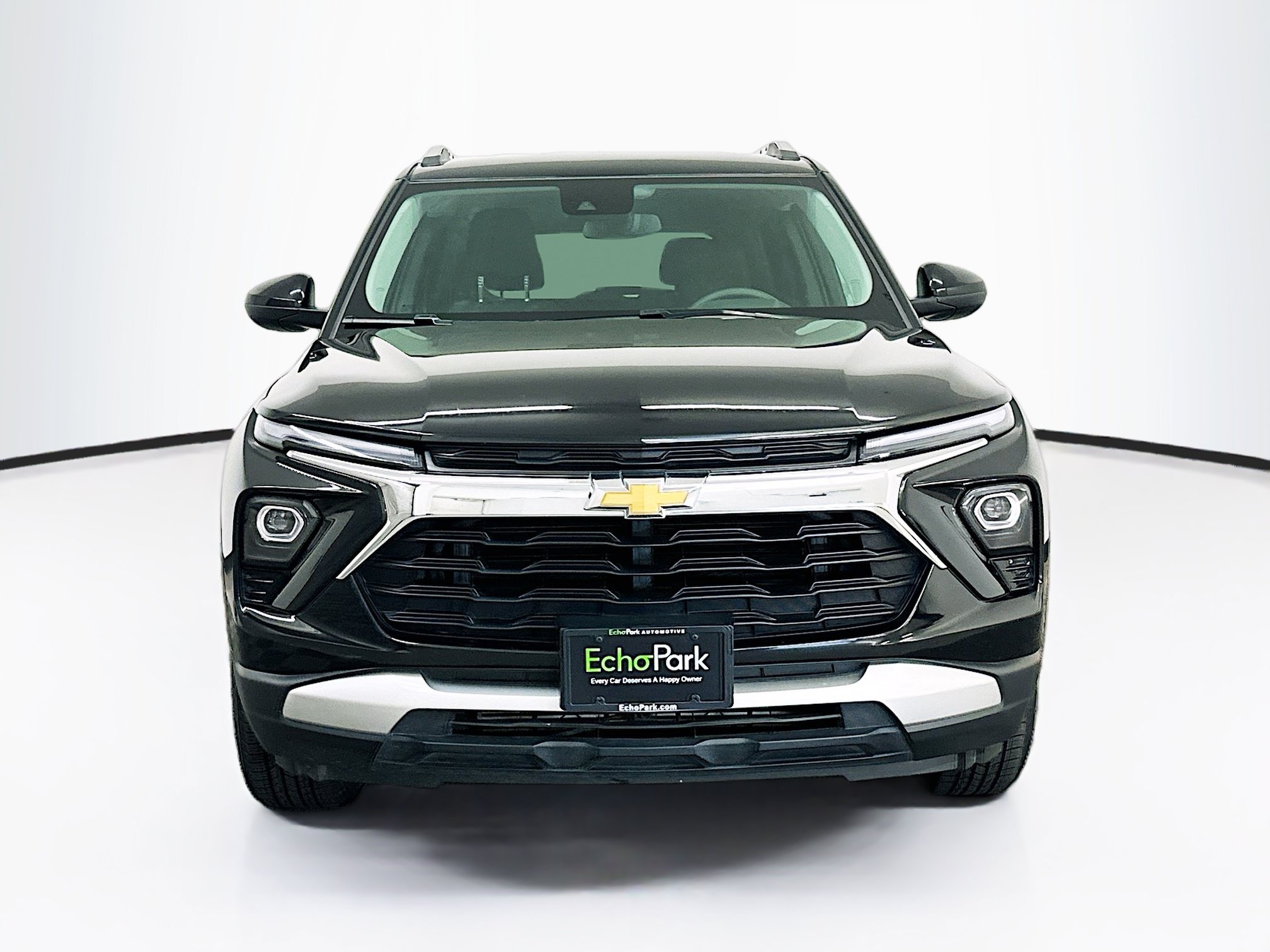 Used 2025 Chevrolet TrailBlazer LT AWD/4WD image 2