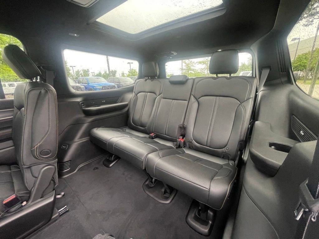 New 2026 Jeep Grand Wagoneer 4WD image 9