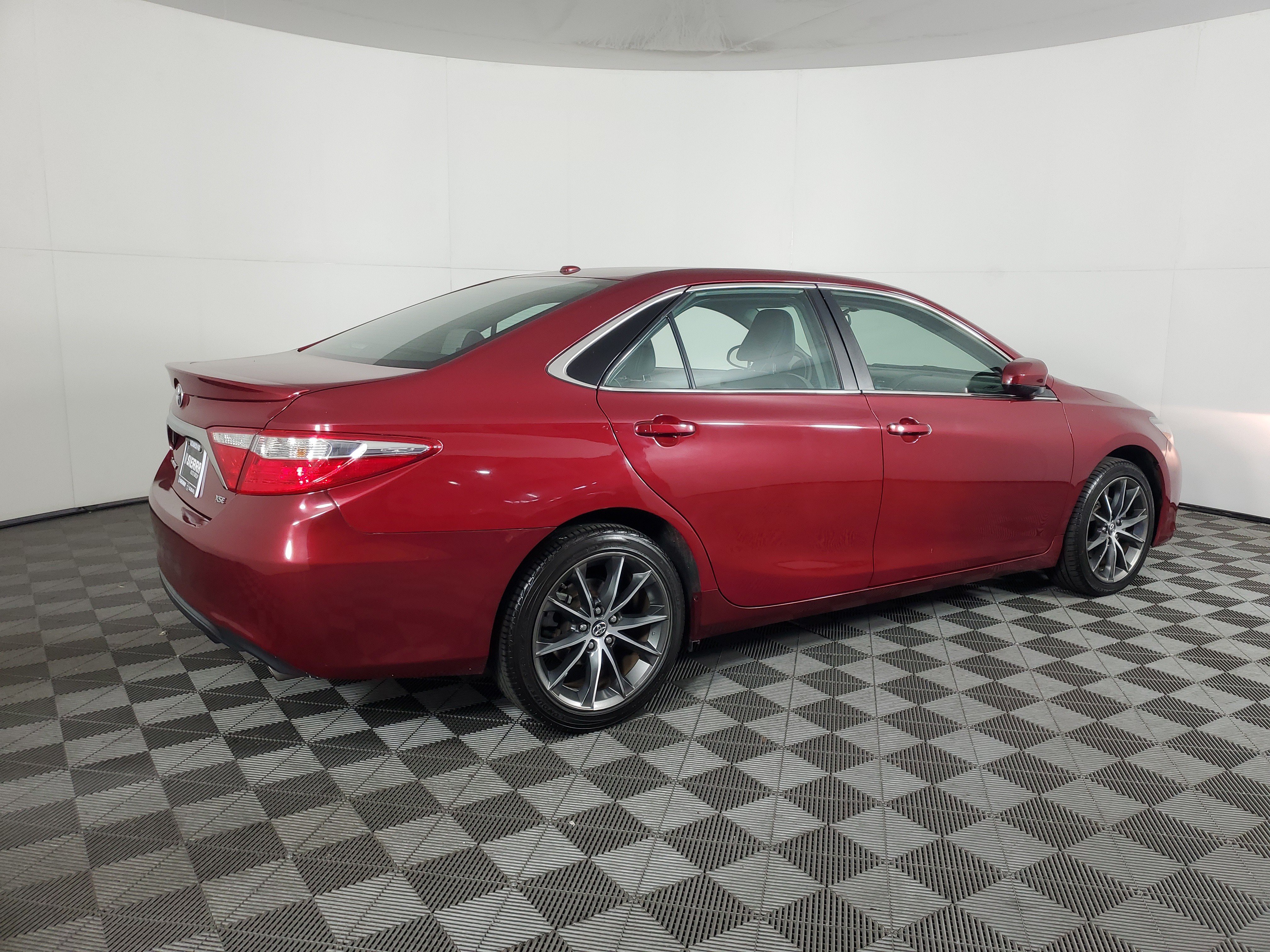 Used 2017 Toyota Camry XSE w/ Moonroof Package FWD image 4
