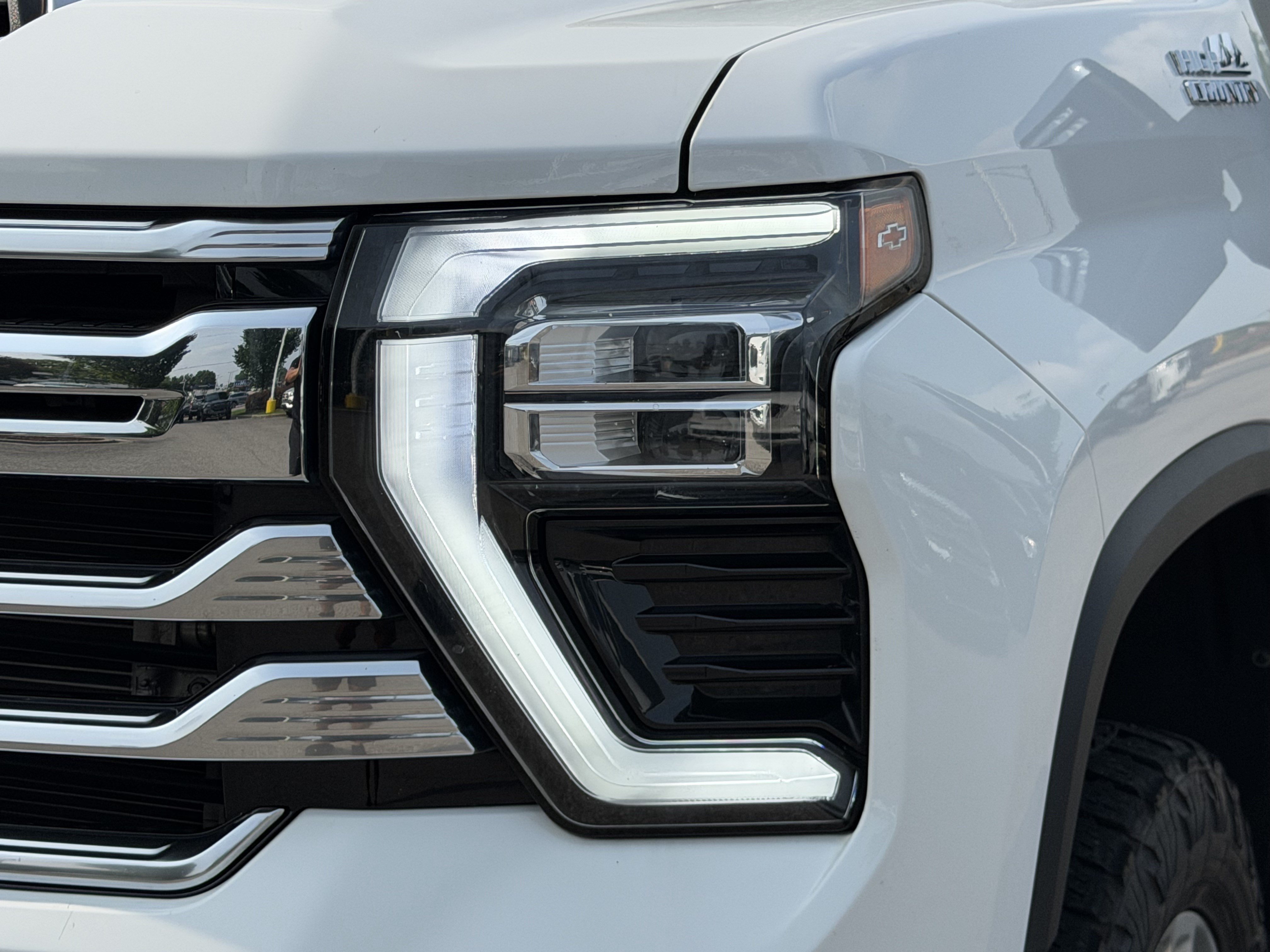 Used 2024 Chevrolet Silverado 2500 High Country w/ High Country Premium Package AWD/4WD image 6