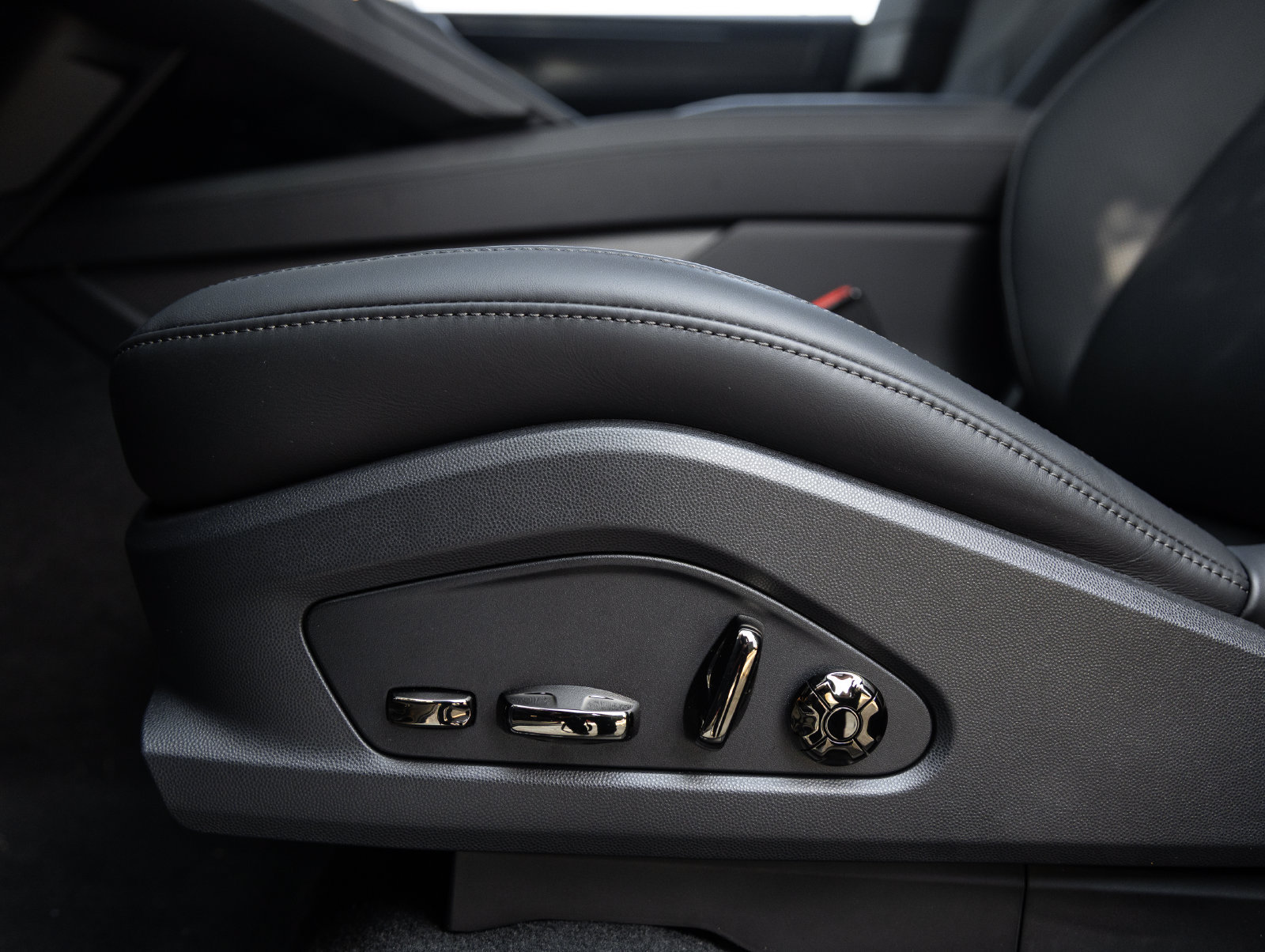 New 2026 Porsche Cayenne S AWD/4WD image 26