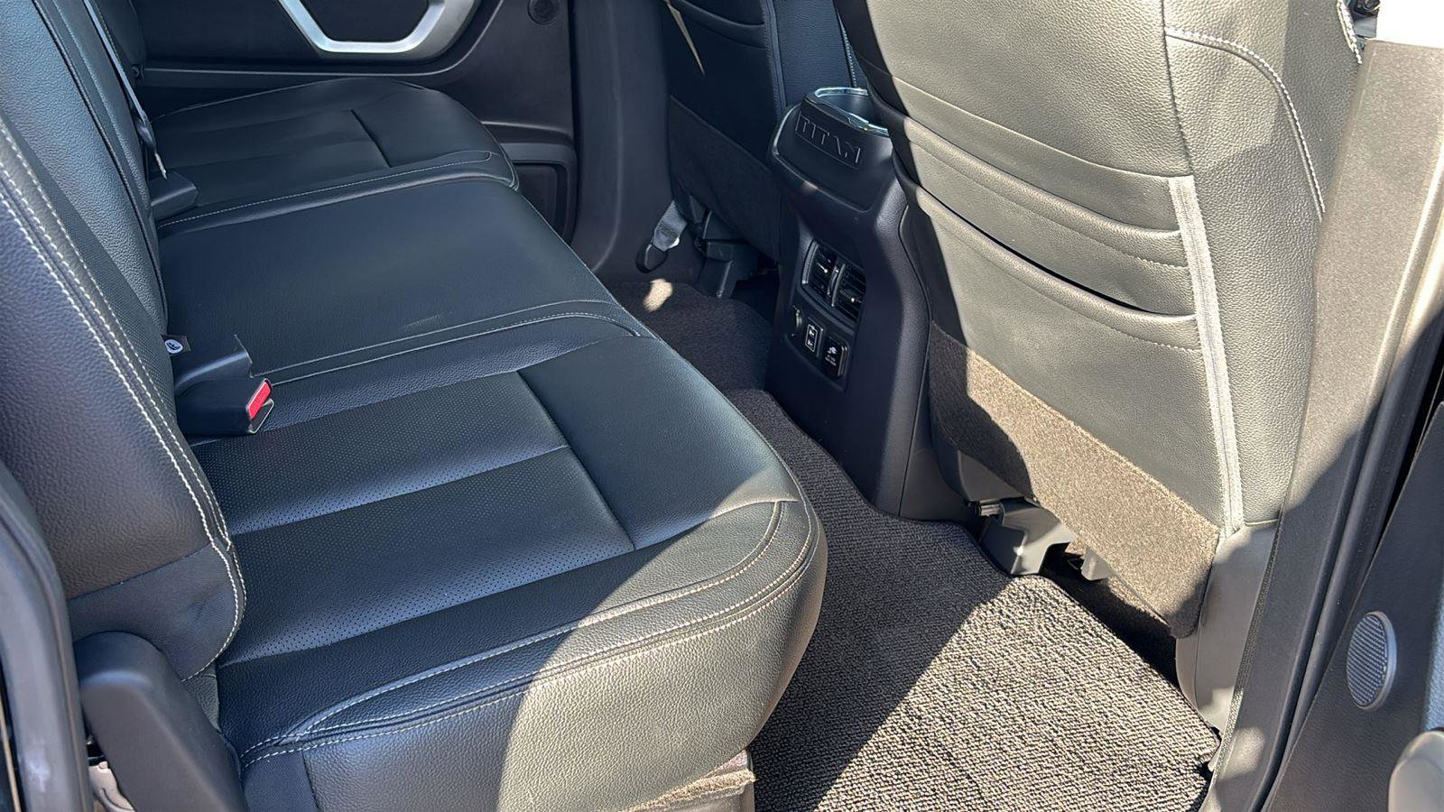 Used 2020 Nissan Titan SL w/ Moonroof Package image 17