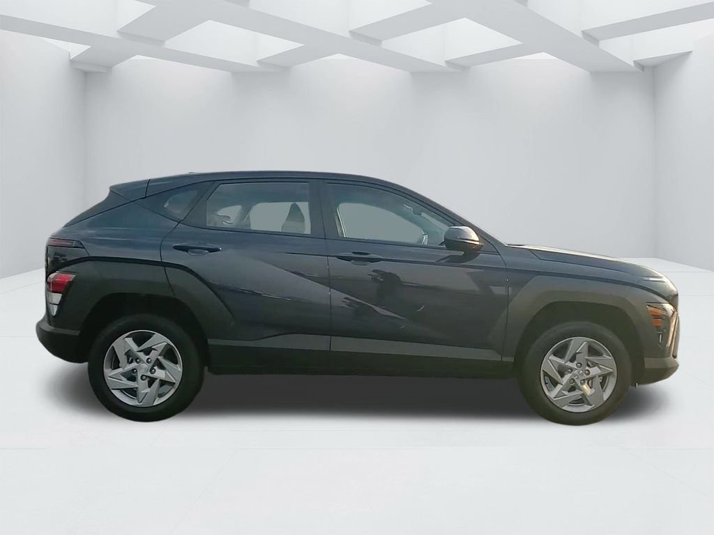 Certified 2025 Hyundai Kona SE image 4