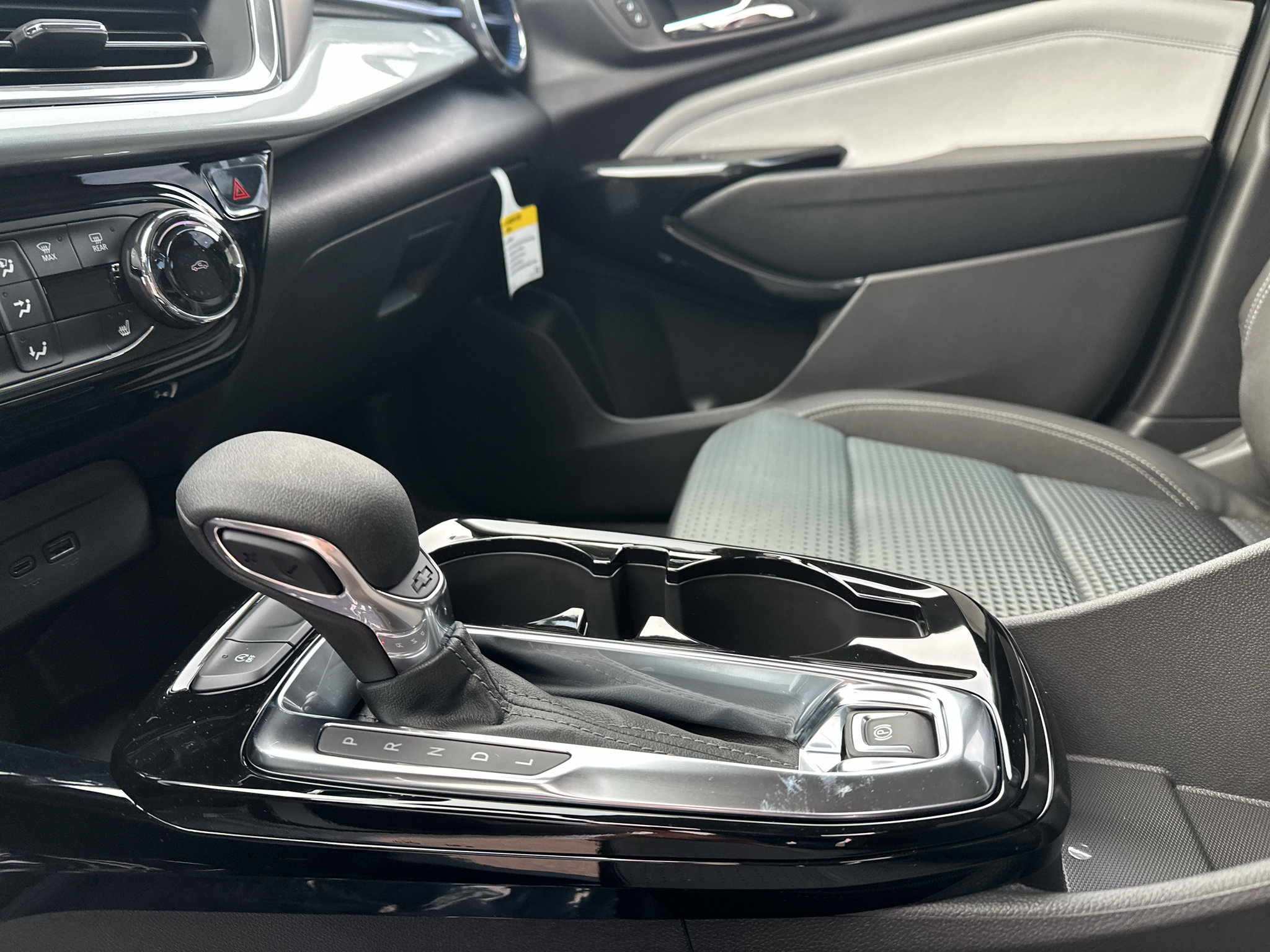 New 2026 Chevrolet Trax LT w/ LT Convenience Package FWD image 19