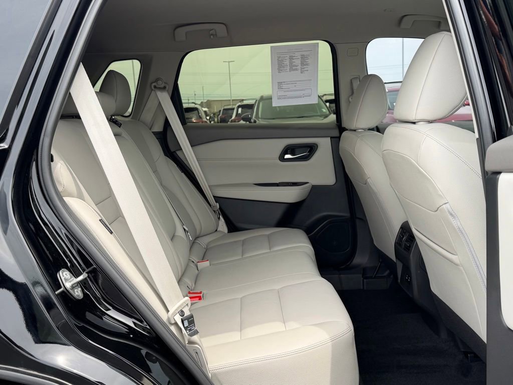 Used 2025 Nissan Rogue SL FWD image 18