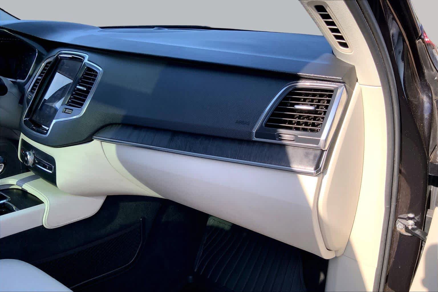 Used 2020 Volvo XC90 T5 Momentum w/ Protection Package Premier FWD image 19
