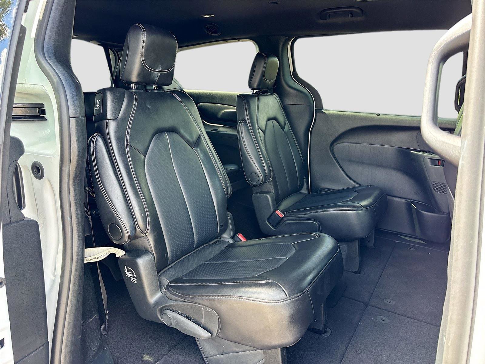 Used 2025 Chrysler Pacifica Select FWD image 26