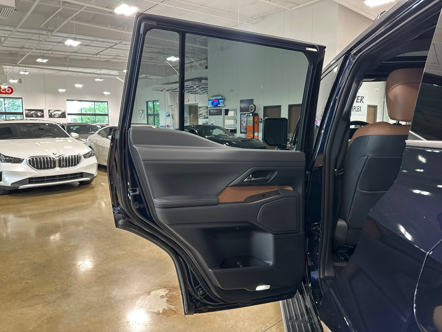 Used 2026 Lexus GX 550 w/ Accessory Package (2T) AWD/4WD image 34