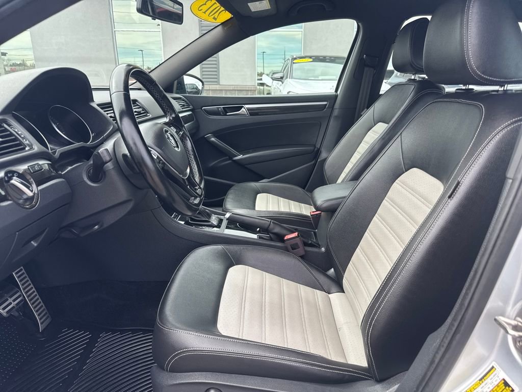 Used 2018 Volkswagen Passat 3.6 image 11