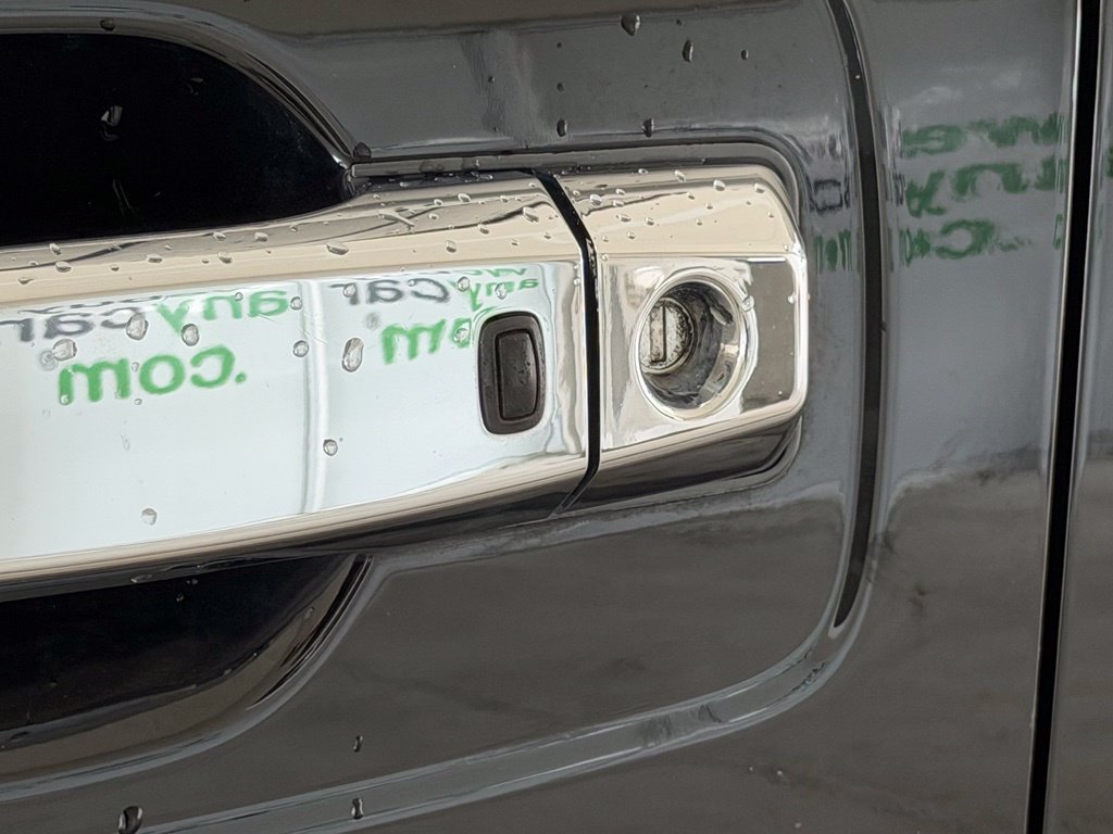 Used 2021 Nissan Titan SV w/ SV Convenience Package RWD image 18