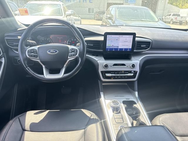 Used 2023 Ford Explorer XLT w/ Equipment Group 202A AWD/4WD image 15