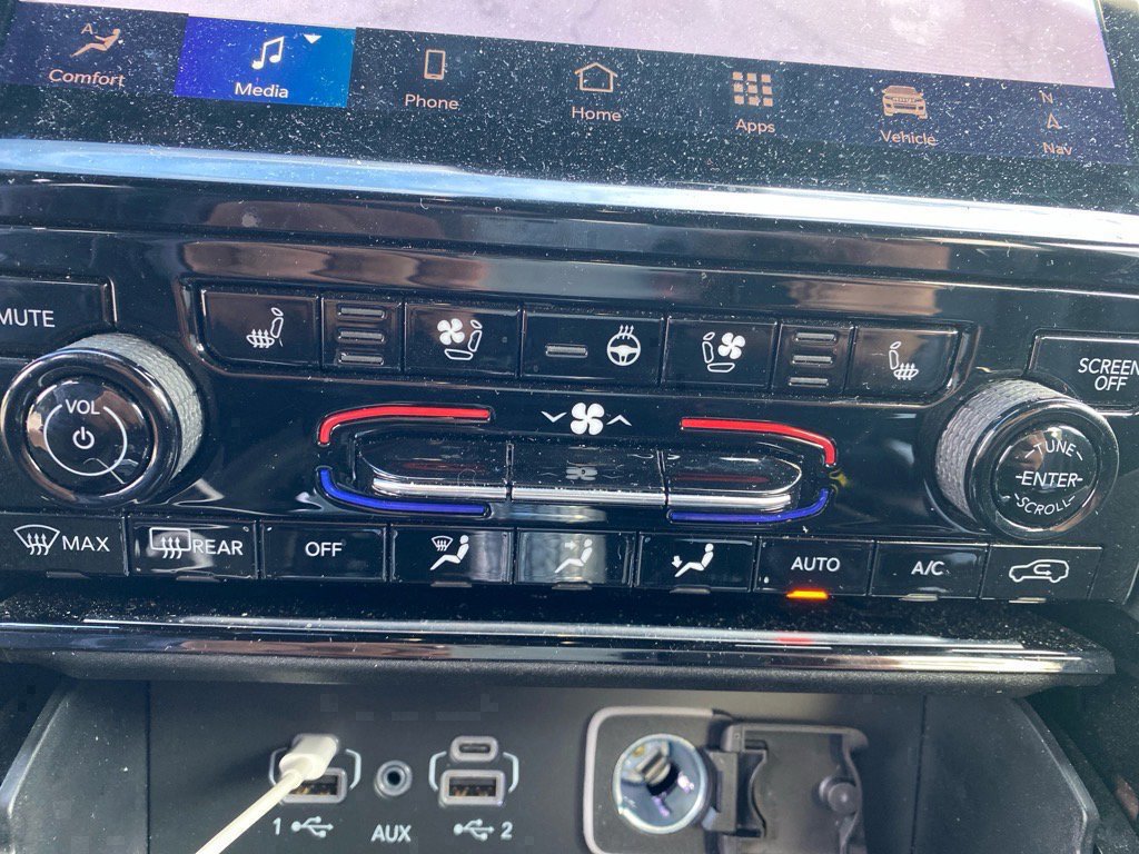 Used 2024 Jeep Grand Cherokee Overland w/ Adv Protech Group III image 10