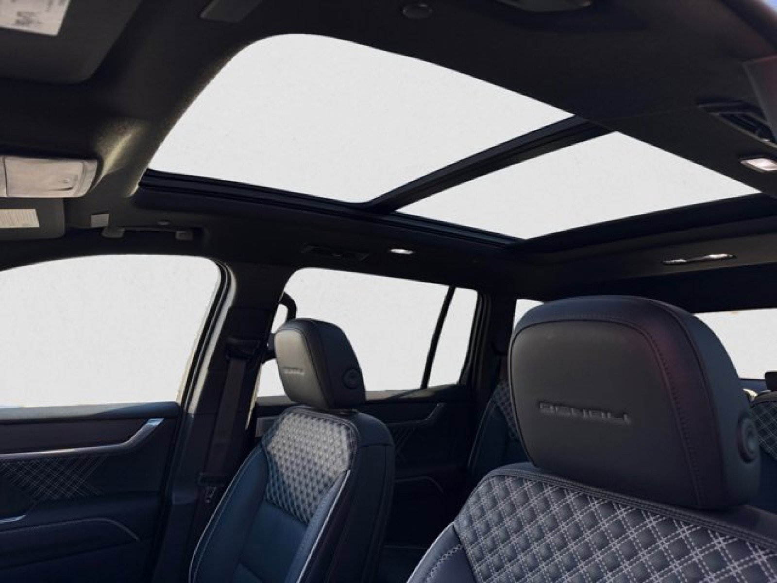 Used 2024 GMC Acadia Denali w/ Super Cruise Package image 12