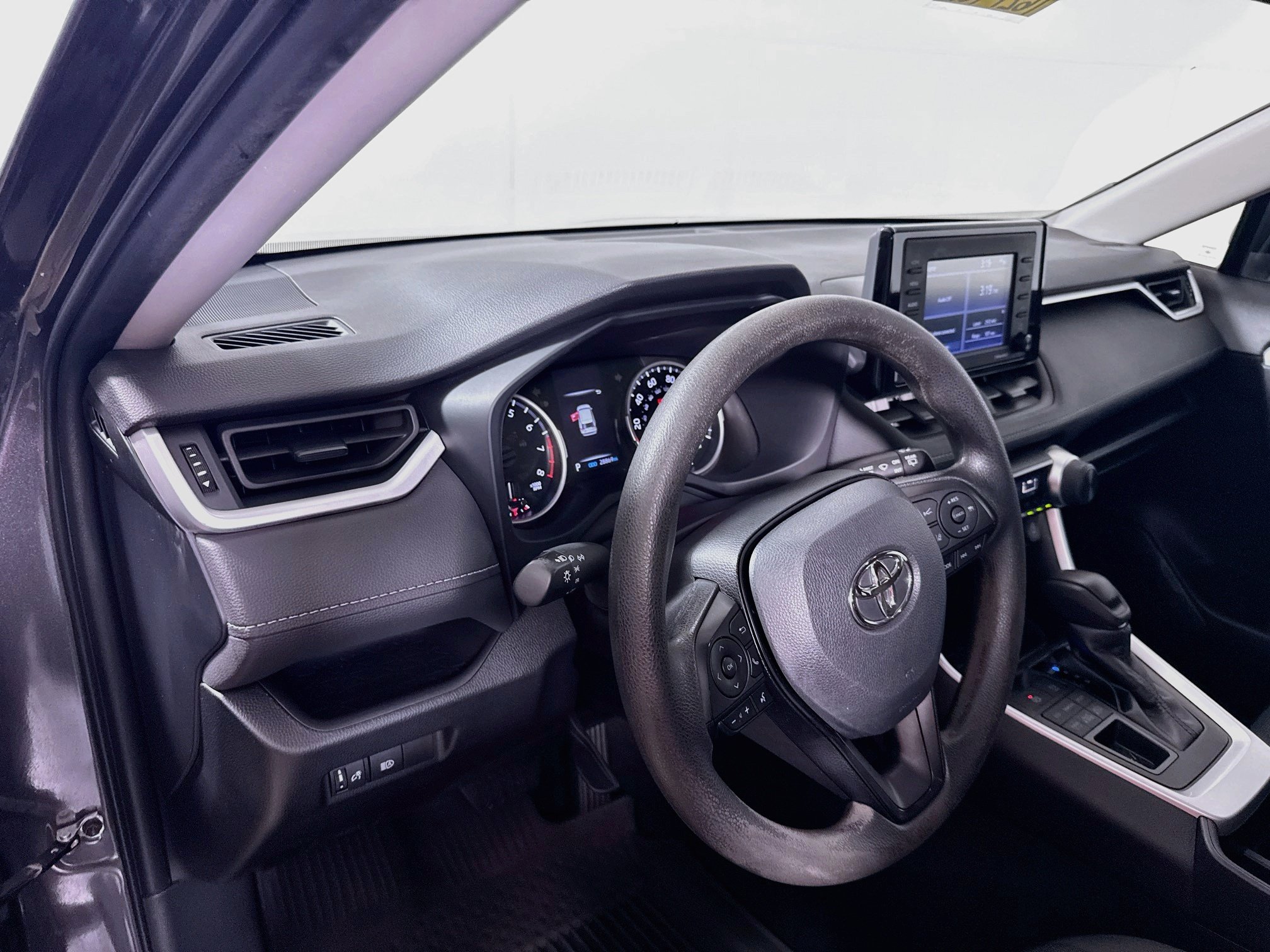 Used 2022 Toyota RAV4 LE AWD/4WD image 10
