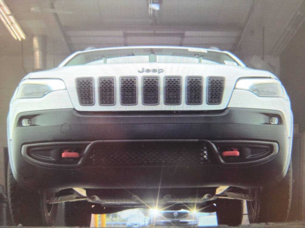 Used 2019 Jeep Cherokee Trailhawk w/ Cold Weather Group AWD/4WD image 13