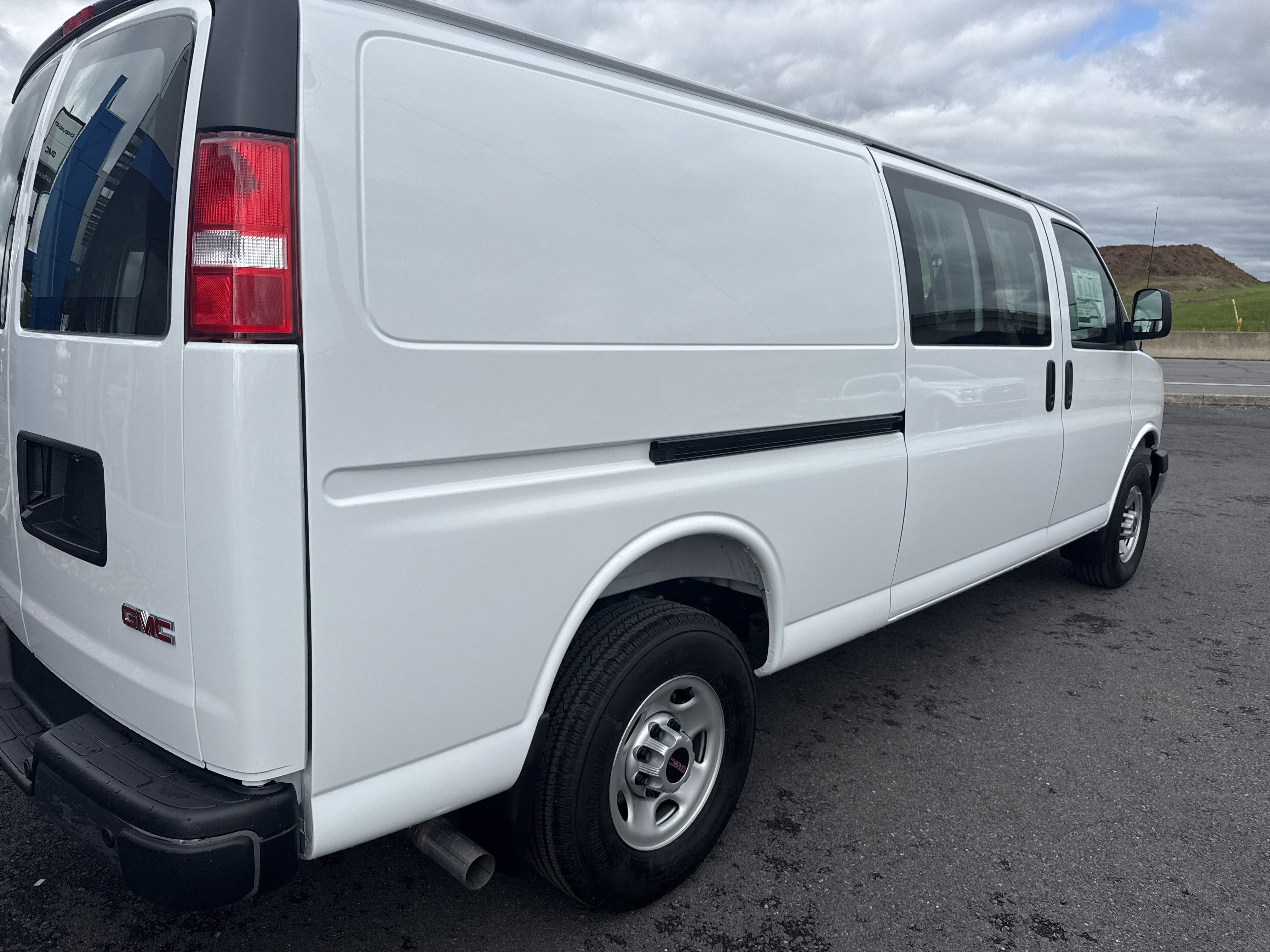 New 2026 GMC Savana 2500 Extended w/ Safety Package RWD video 3