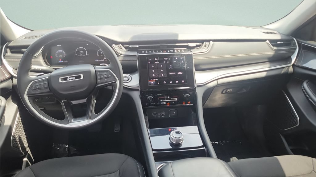 Used 2022 Jeep Grand Cherokee L Laredo w/ Luxury Tech Group I RWD image 11