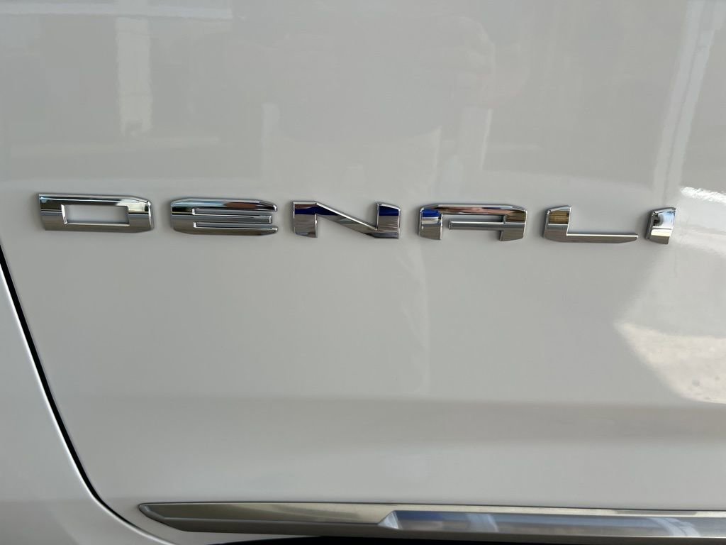 Used 2025 GMC Yukon Denali w/ Denali Reserve Package image 30