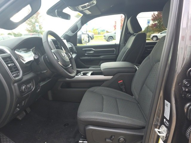 New 2026 RAM 1500 4x4 Crew Cab image 31