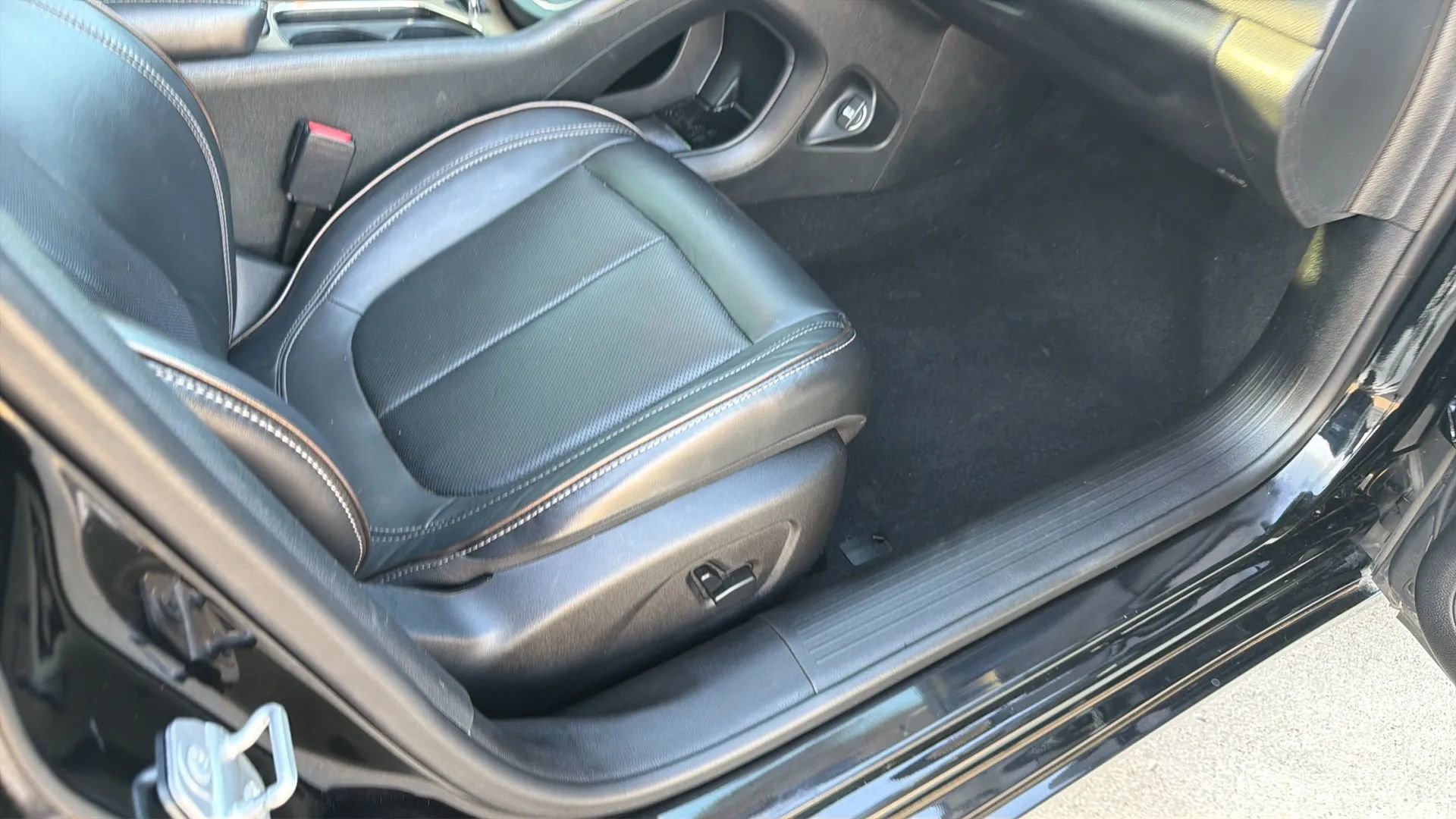 Used 2015 Chrysler 200 C w/ Navigation & Sound Group I image 83