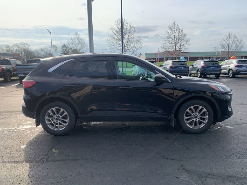 Used 2022 Ford Escape SE w/ Cold Weather Package image 2