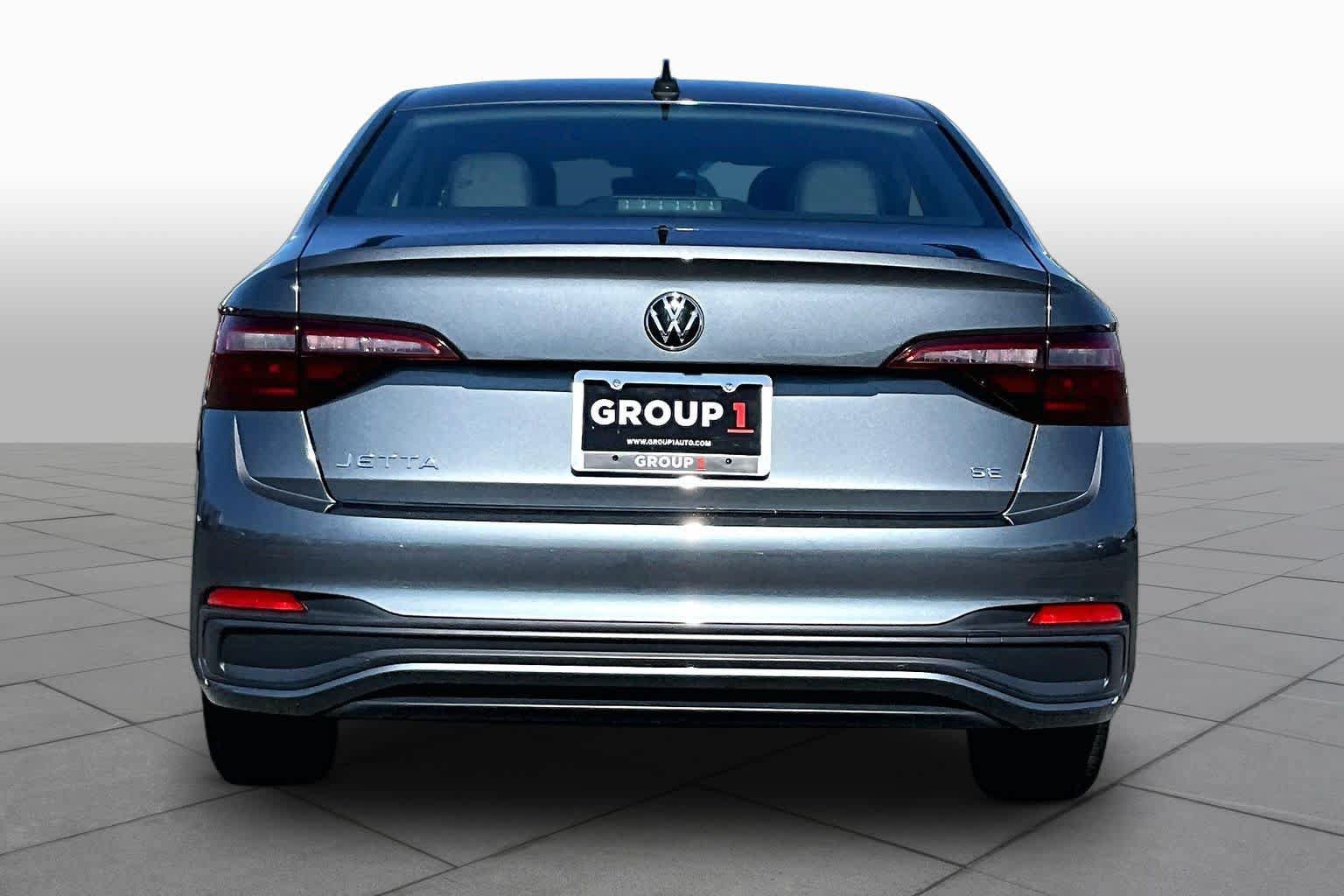 Used 2024 Volkswagen Jetta SE FWD image 5