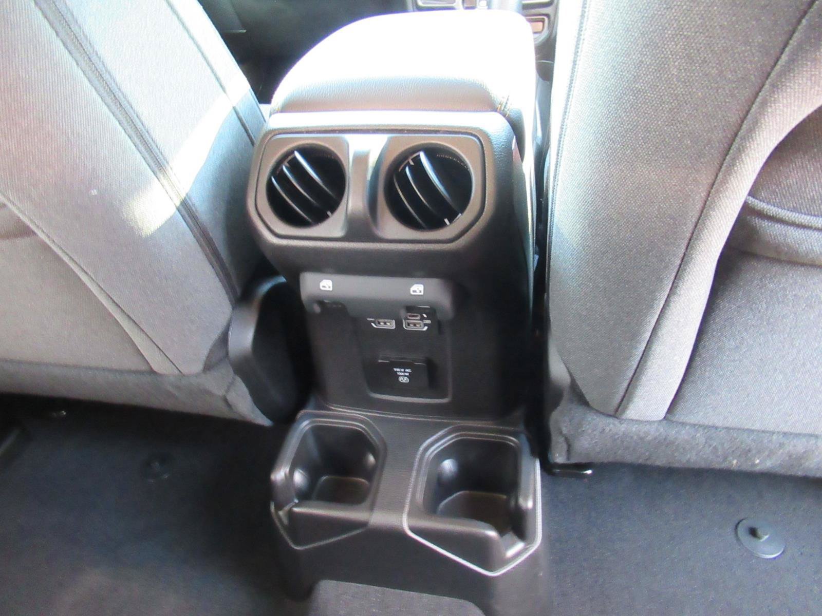 Used 2025 Jeep Wrangler Unlimited Sahara AWD/4WD image 31