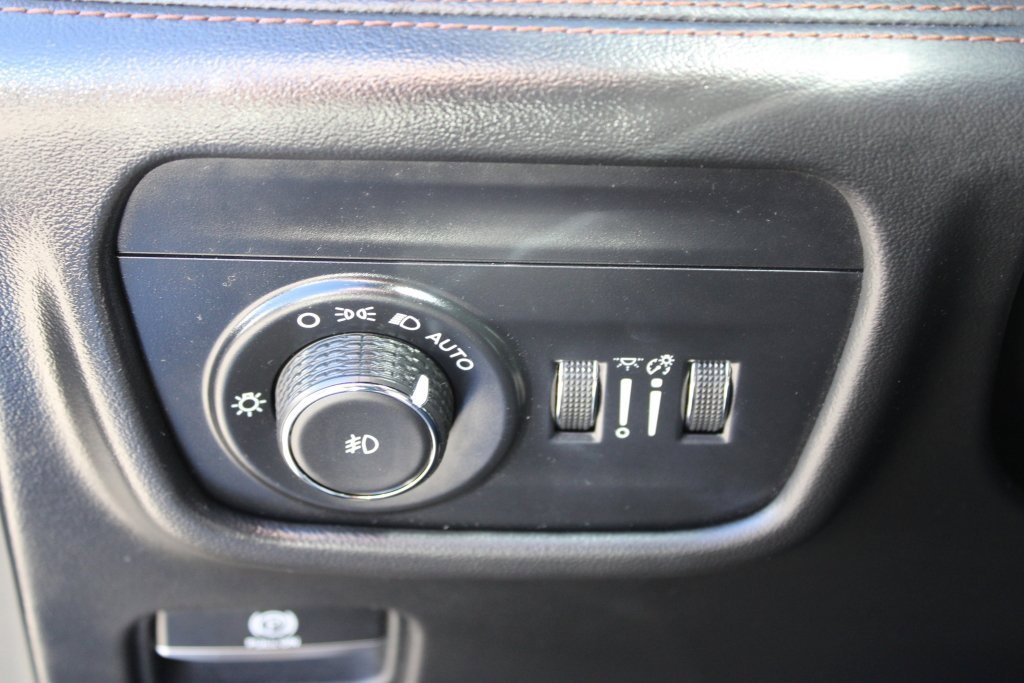 Used 2021 Jeep Grand Cherokee L Summit image 12
