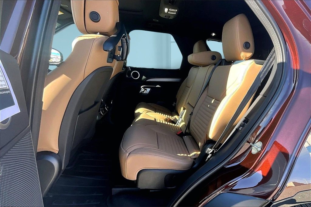 New 2026 Land Rover Discovery Limited Edition image 10