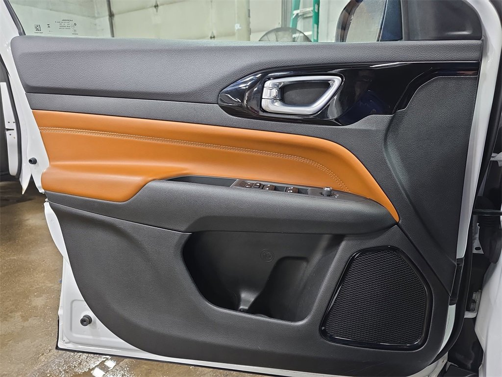 Used 2024 Jeep Compass Limited image 25