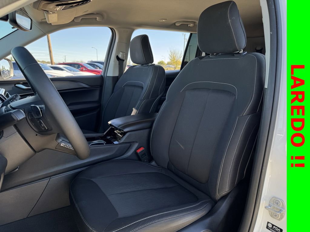 Used 2023 Jeep Grand Cherokee L Laredo image 25