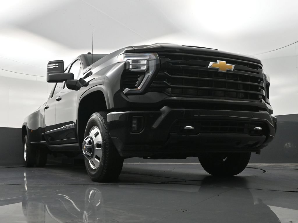 Used 2026 Chevrolet Silverado 3500 High Country w/ High Country Premium Package AWD/4WD image 31