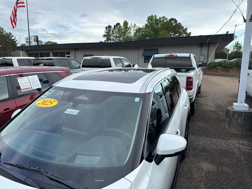 Used 2025 Nissan Rogue SL w/ Tech Package image 3