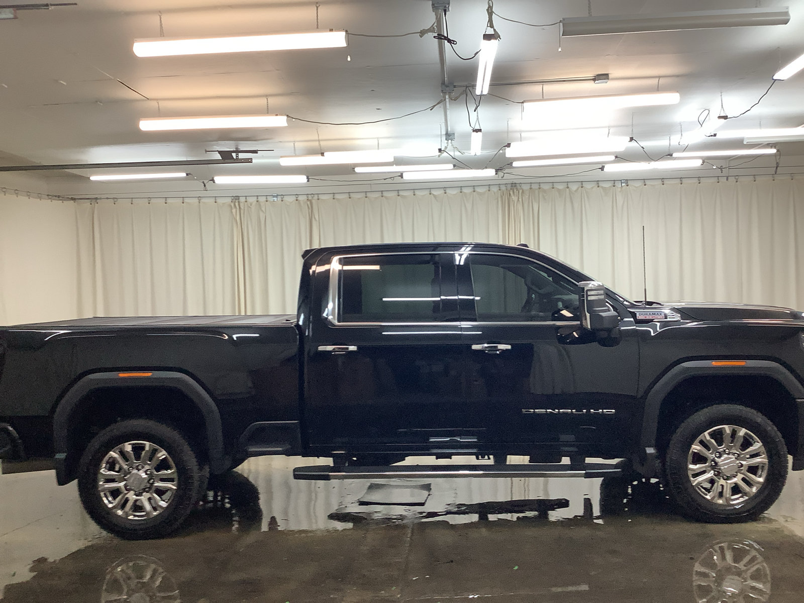 Used 2024 GMC Sierra 2500 Denali w/ Denali Reserve Package AWD/4WD image 4