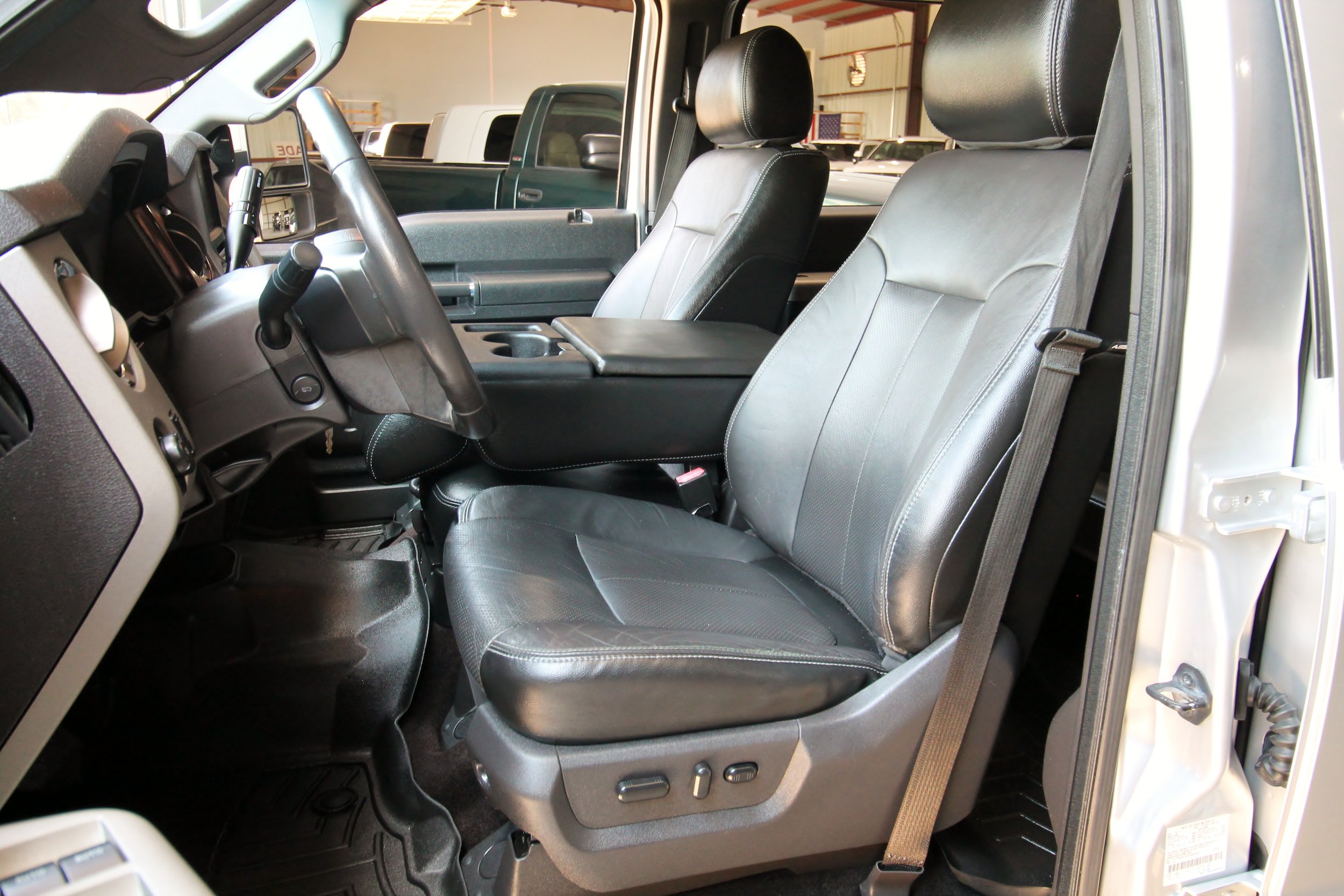 Used 2015 Ford F250 Lariat AWD/4WD image 24