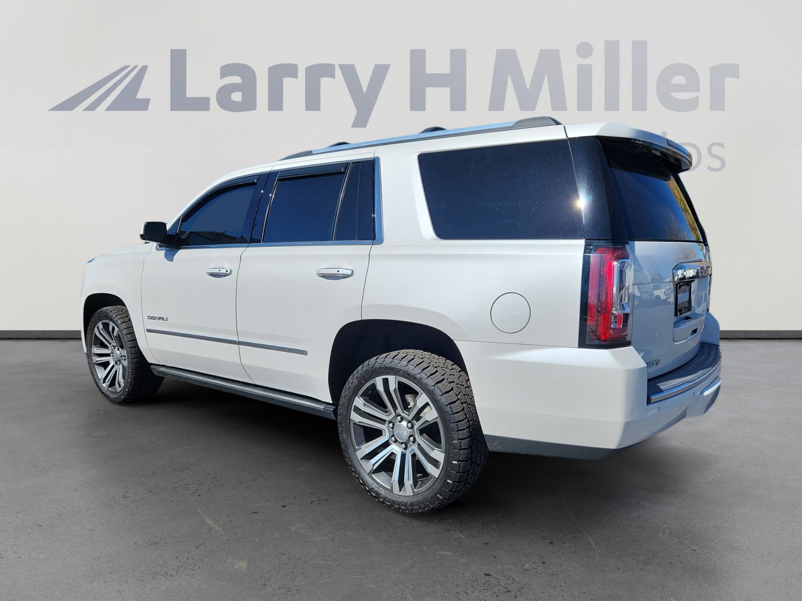 Used 2018 GMC Yukon Denali w/ Denali Ultimate Package image 3