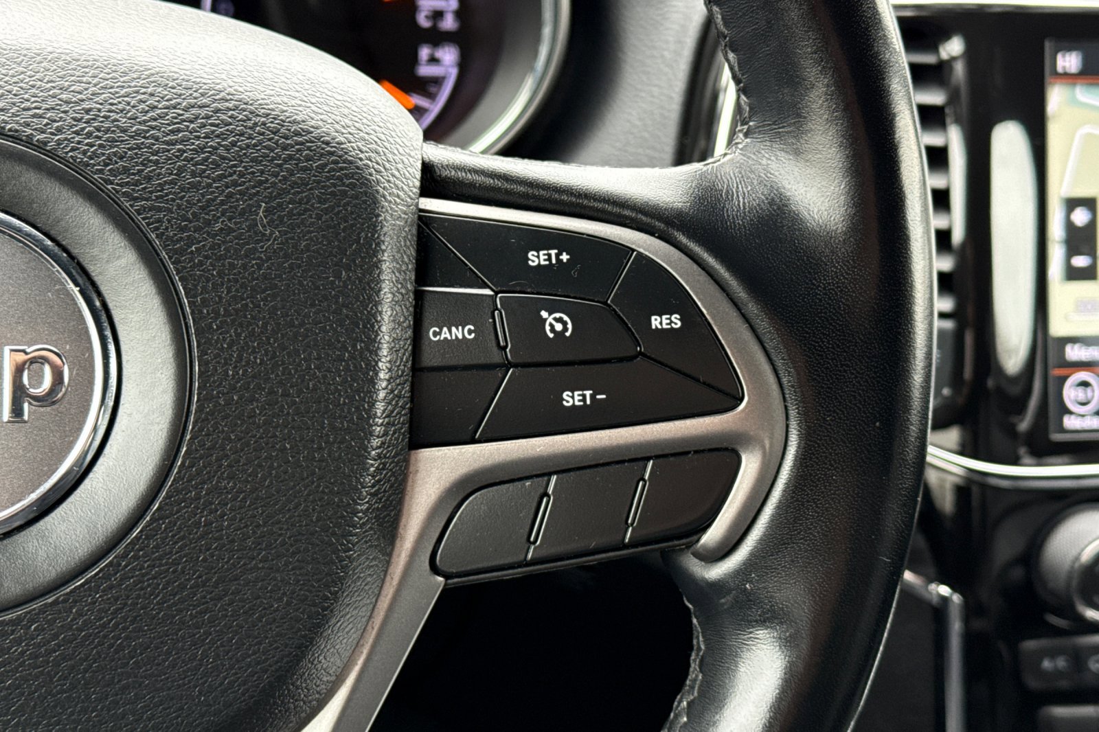 Used 2021 Jeep Grand Cherokee Limited w/ Trailer Tow Group IV image 32