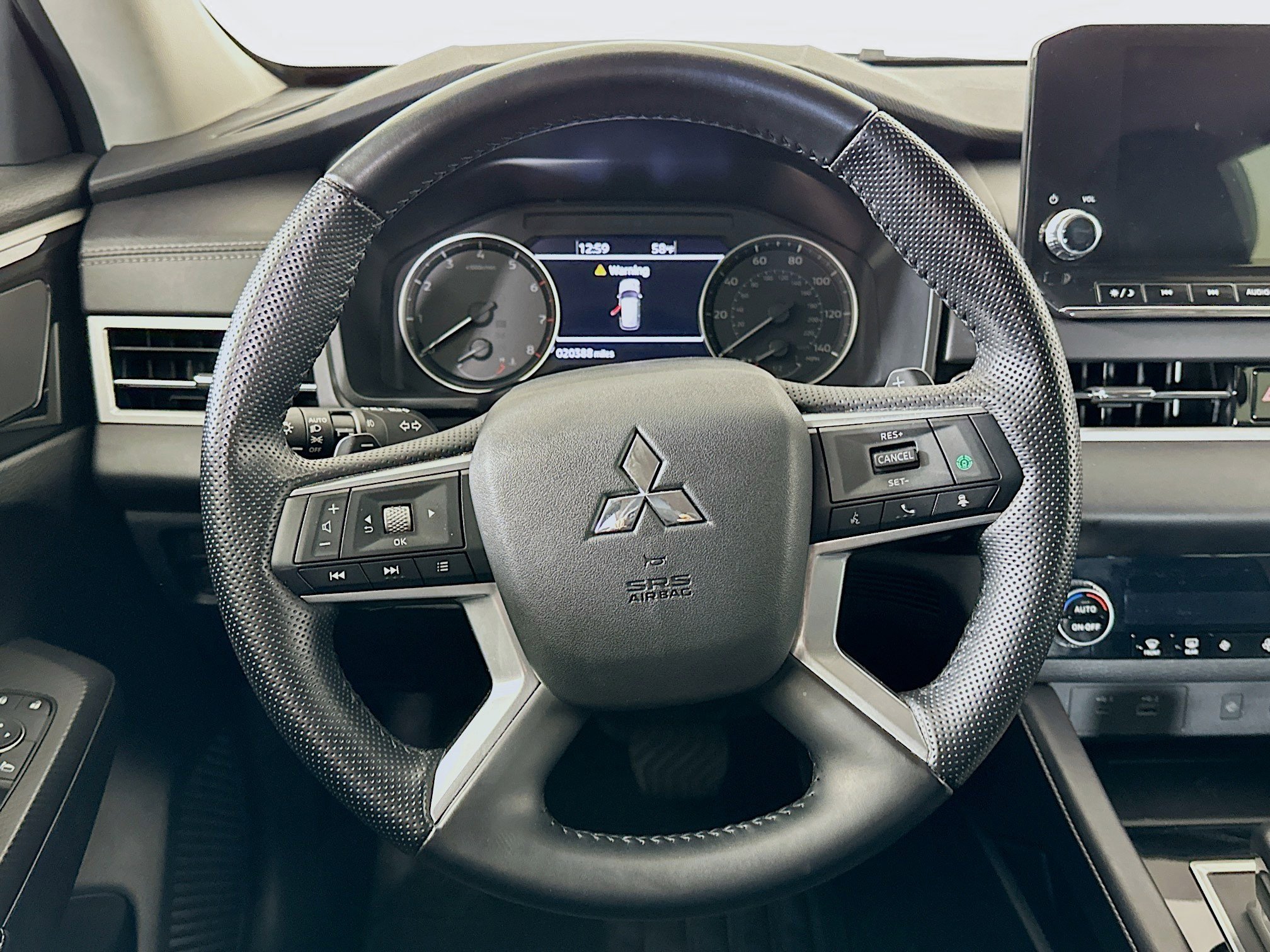 Used 2024 Mitsubishi Outlander SE image 18