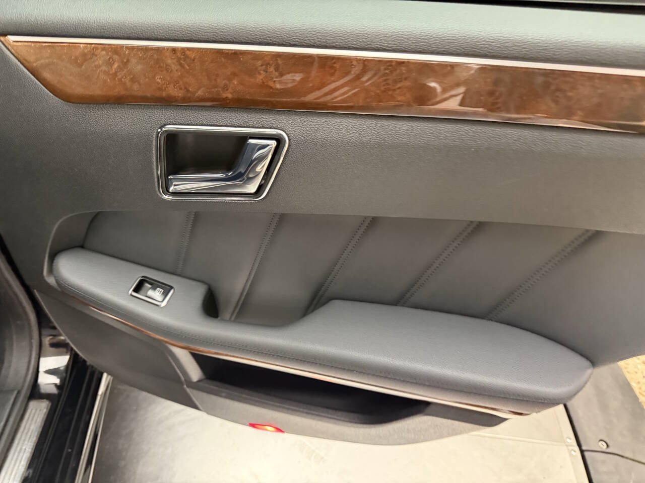 Used 2011 Mercedes-Benz E 350 4MATIC Sedan image 27