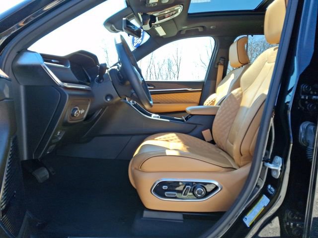 Used 2023 Jeep Grand Cherokee Summit w/ Adv Protech Group IV AWD/4WD image 16