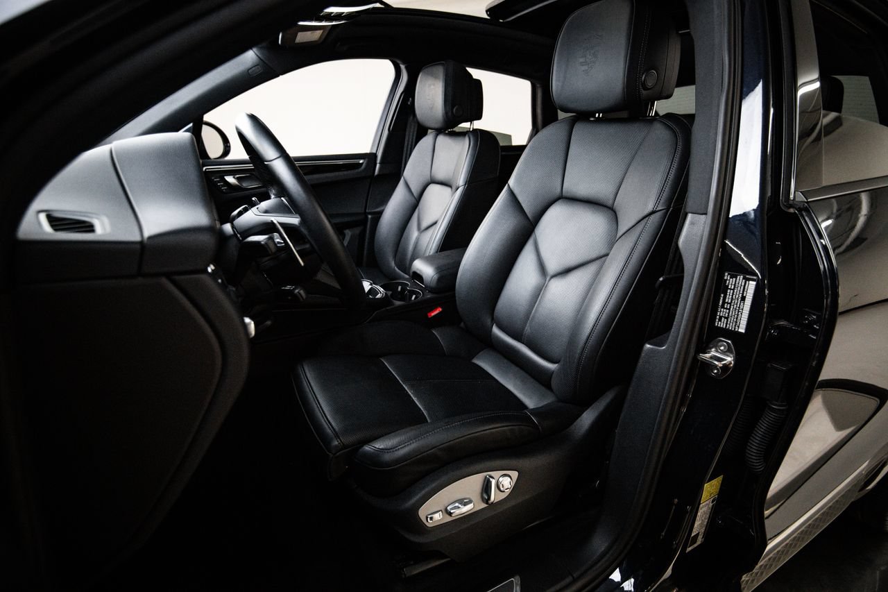 Certified 2023 Porsche Macan AWD/4WD image 5