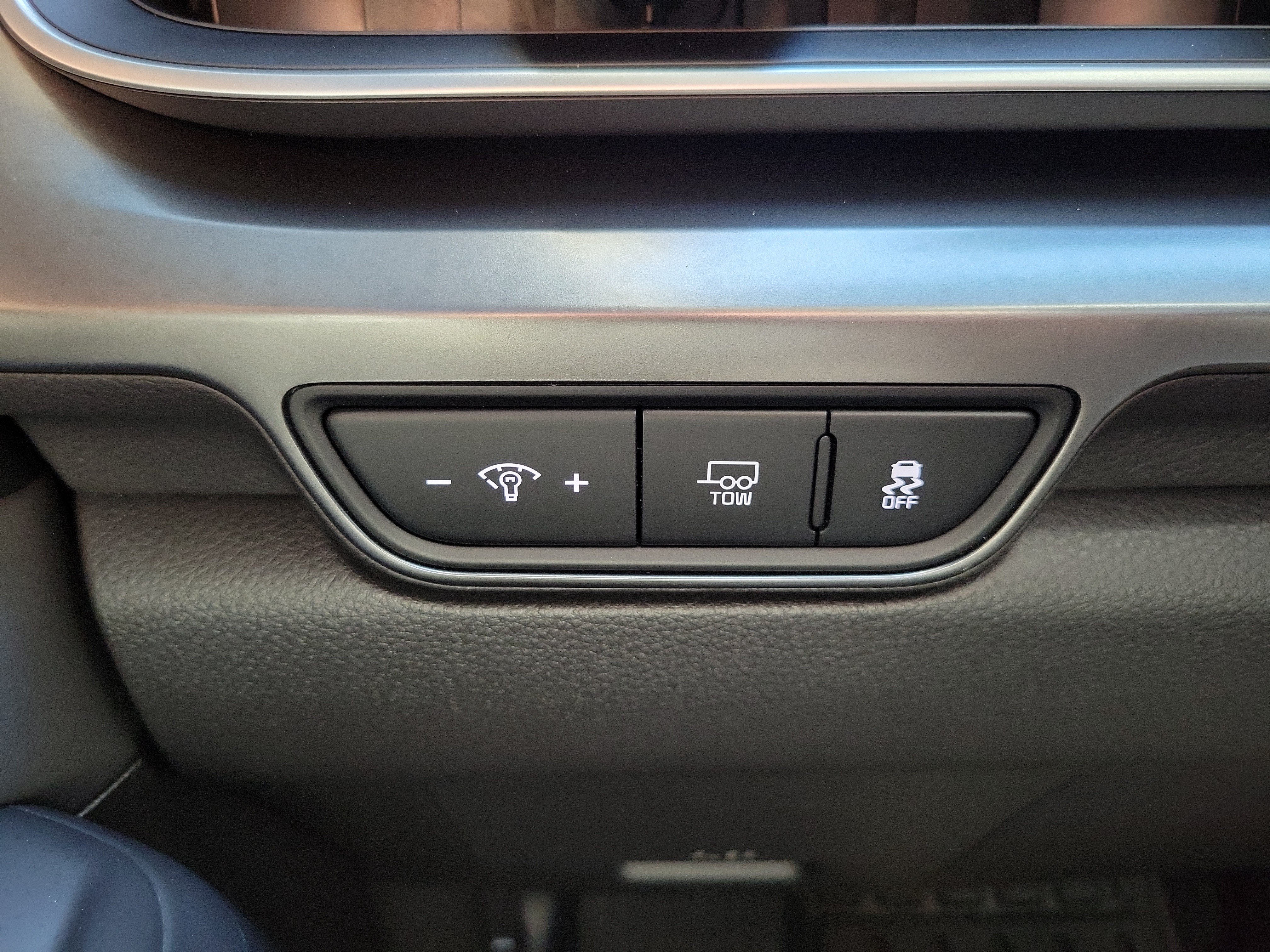 Certified 2025 Kia Carnival SX w/ SX Dark Edition Package FWD image 24