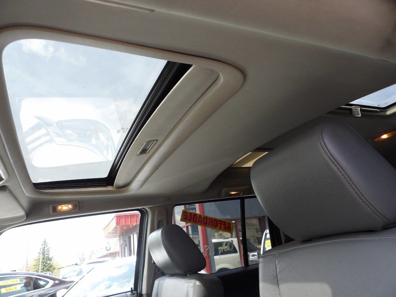 Used 2007 Jeep Commander Sport image 8