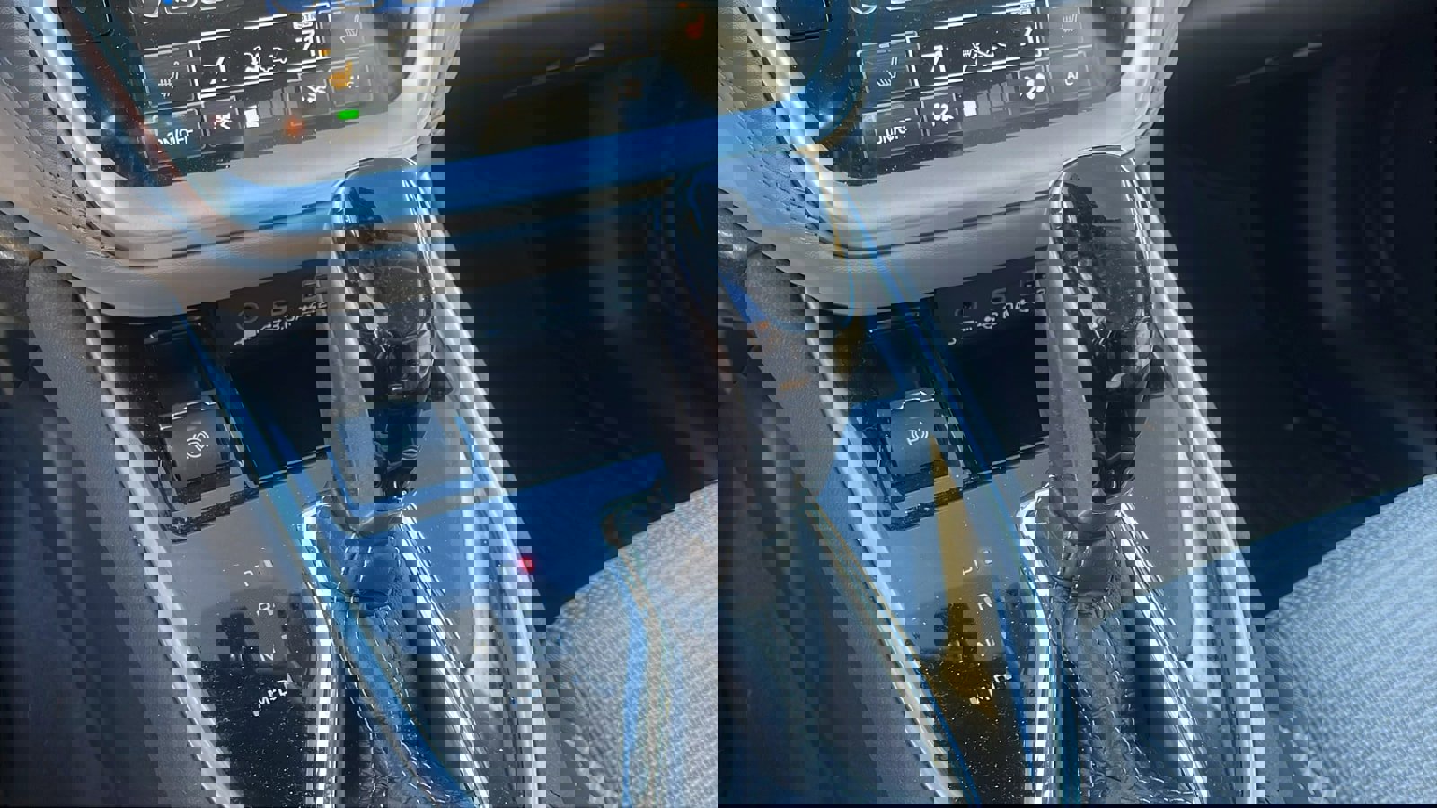 Certified 2025 Subaru Outback Premium image 15