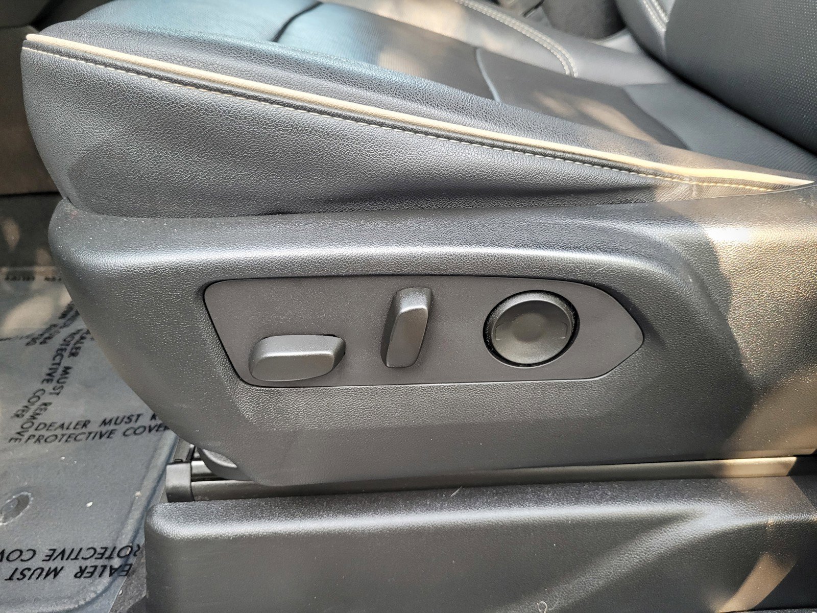 Used 2023 GMC Yukon SLT image 11