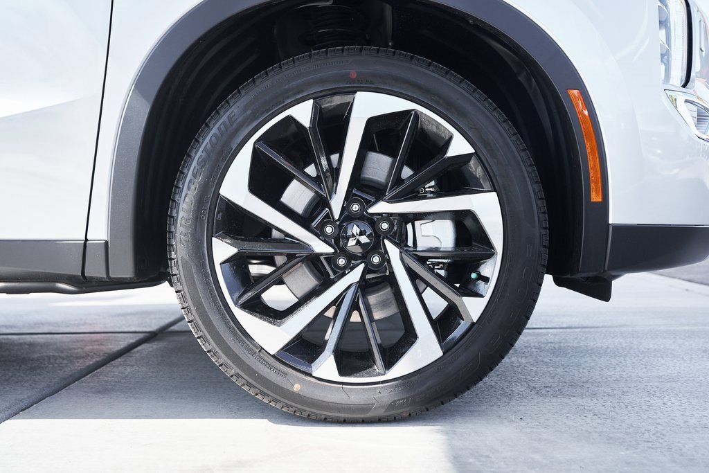 New 2025 Mitsubishi Outlander SE image 10