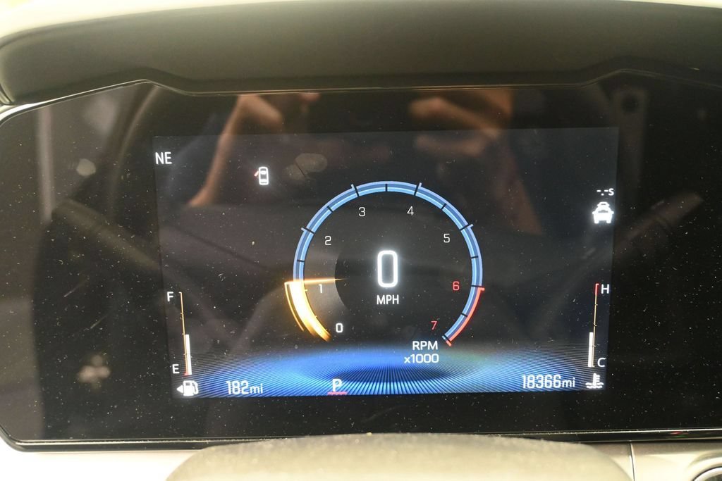 Used 2025 Chevrolet Trax LT FWD image 13