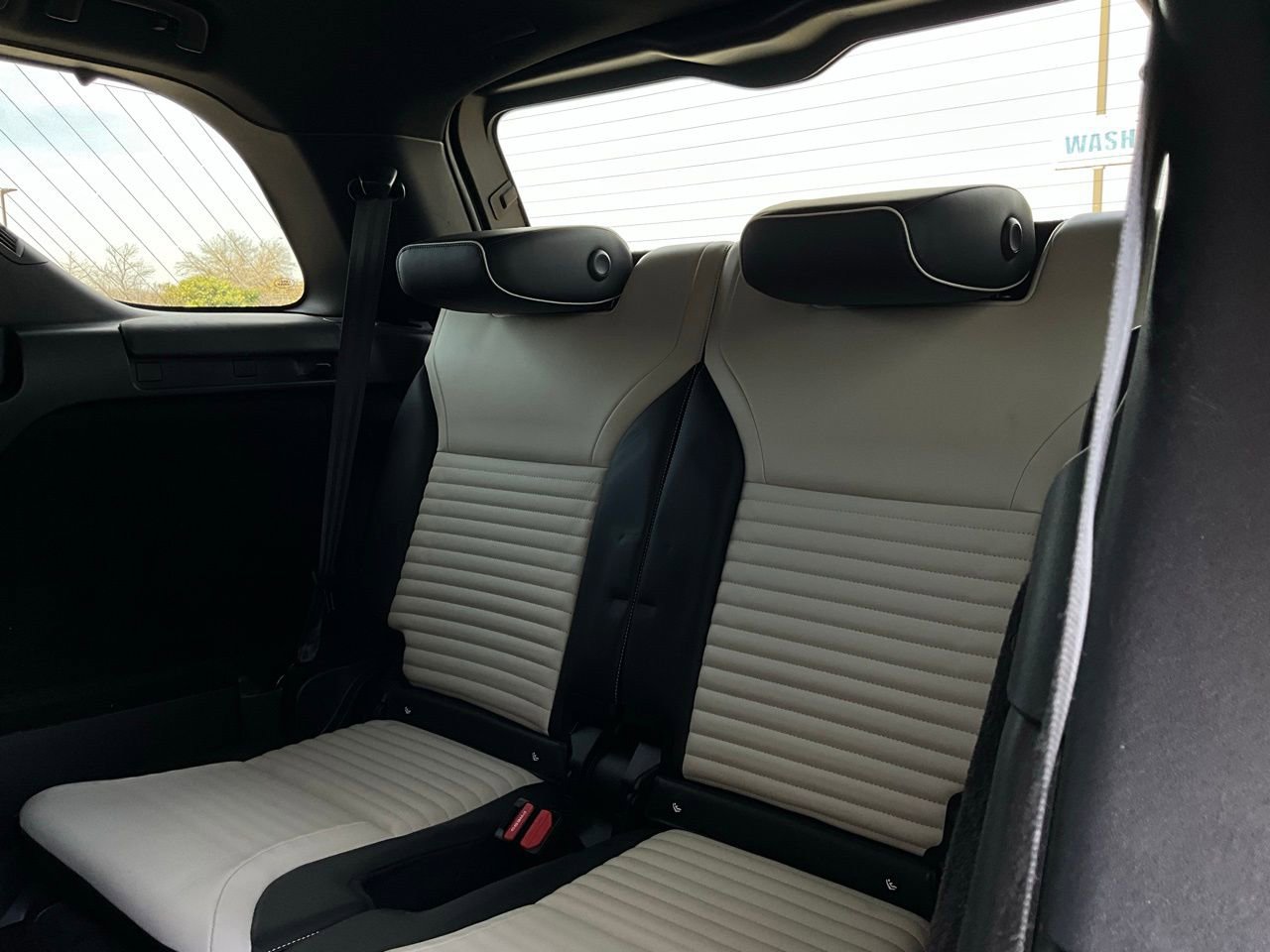 Used 2022 Land Rover Discovery S R-Dynamic image 13